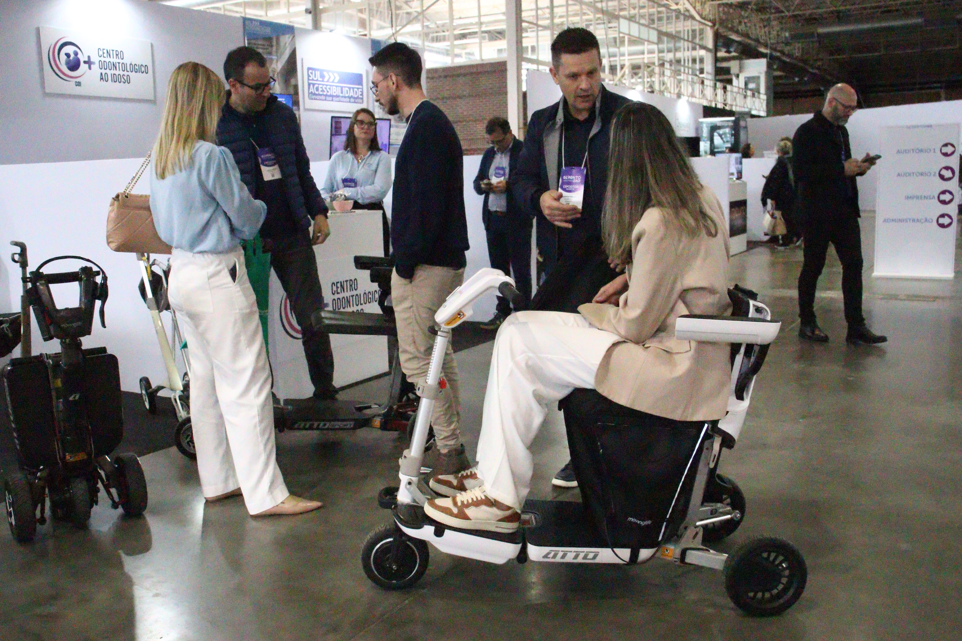 GERONTO FAIR: Hidratante com favo de mel e pickleball chamam a atenção dos visitantes; confira