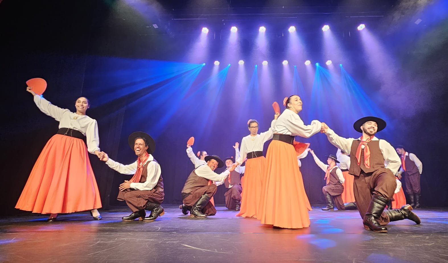 Sete Apaes da região fazem um show de inclusão em Mostra Artística e Cultural Apaeana