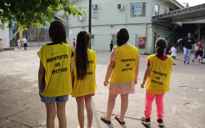 Os monitores do recreio surgiram a partir da pesquisa sobre como melhorar as interações no pátio da escola | abc+