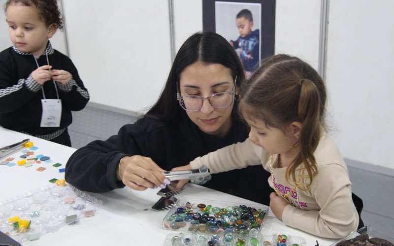 Educação infantil participa de experiências imersivas na 12ª Femictec