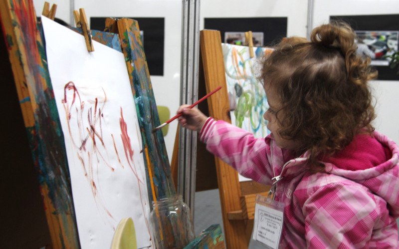 Educação infantil participa de experiências imersivas na 12ª Femictec