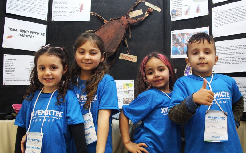 Estudantes apresentam projetos na 12ª Feira Municipal de Iniciação Científica e Tecnológica (Femictec), na Fenac, em Novo Hamburgo