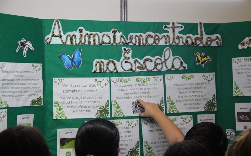 Estudantes apresentam projetos na 12ª Feira Municipal de Iniciação Científica e Tecnológica (Femictec), na Fenac, em Novo Hamburgo