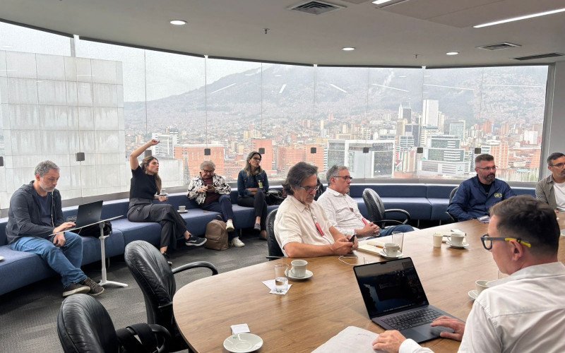 Comitiva participou de reunião na EPM (Empresa Pública de Medellín), responsável pela gestão dos serviços na cidade. | abc+
