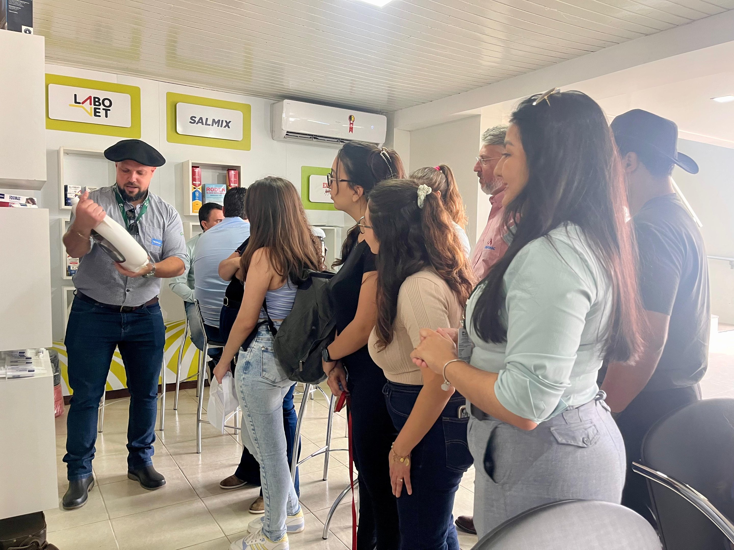 EXPOINTER: Feira vira laboratório a céu aberto para estidantes de Medicina Veterinária da Ulbra
