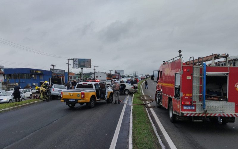 Trânsito completamente bloqueado no trecho de Sapiranga, na RS-239