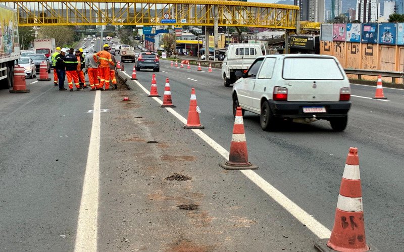 Equipes preparam desvio na BR-116, em Novo Hamburgo