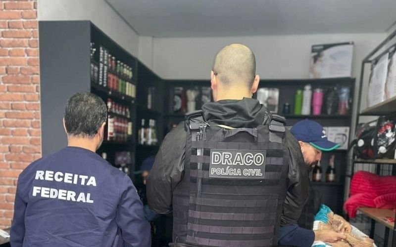 Depósito com bebidas, perfumes e eletrônicos é estourado em mais uma cidade do Vale do Sinos alvo de operação contra produtos ilegais e tráfico de drogas