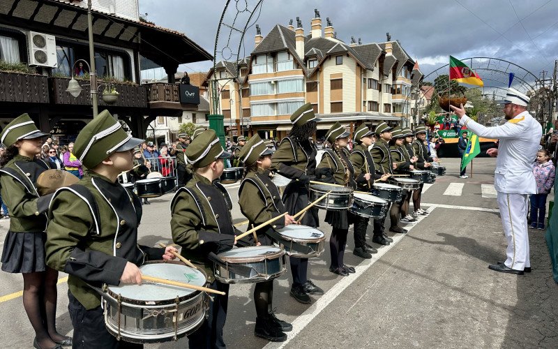 Desfile Cívico de 2025, que celebra o 7 de Setembro, homenageia os 70 anos de Gramado 