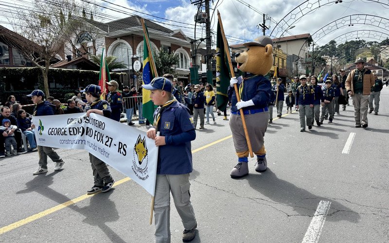 Desfile Cívico de 2025, que celebra o 7 de Setembro, homenageia os 70 anos de Gramado 