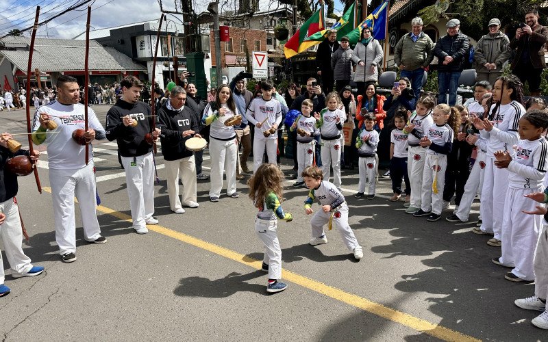 Desfile Cívico de 2025, que celebra o 7 de Setembro, homenageia os 70 anos de Gramado 