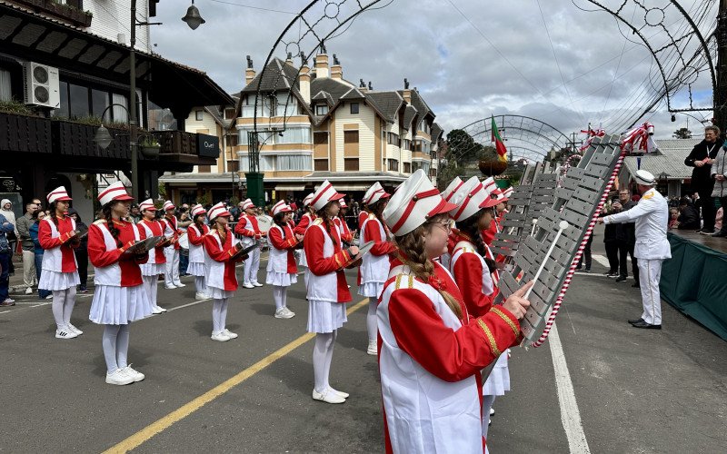 Desfile Cívico de 2025, que celebra o 7 de Setembro, homenageia os 70 anos de Gramado 