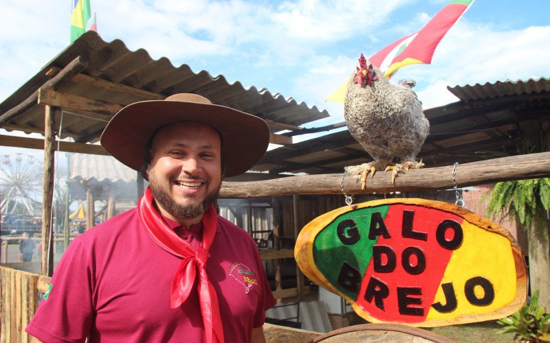 Churrasco é a principal atração nos piquetes do Acampamento Farroupilha de Sapiranga, reunindo famílias e amigos em torno do fogo de chão.
