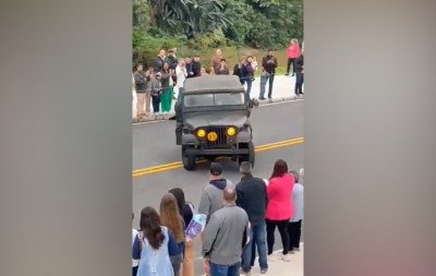 VÍDEO: Jipe desgovernado atropela pessoas em desfile de 7 de Setembro