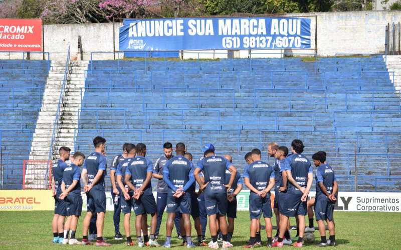 Elenco aimoresista fechou a primeira semana de treinamentos no último sábado | abc+