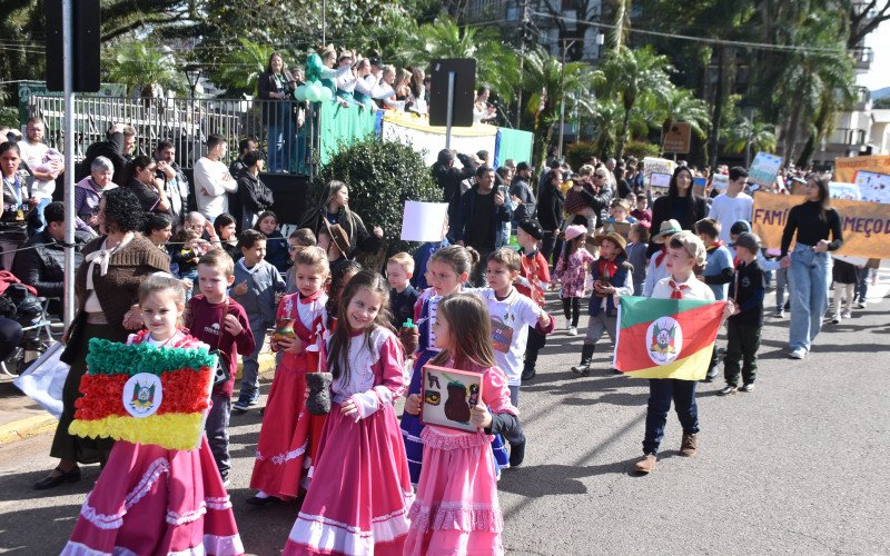 Desfile em Dois Irmãos