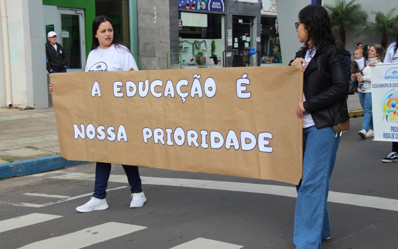 Desfile cívico em Sapiranga
