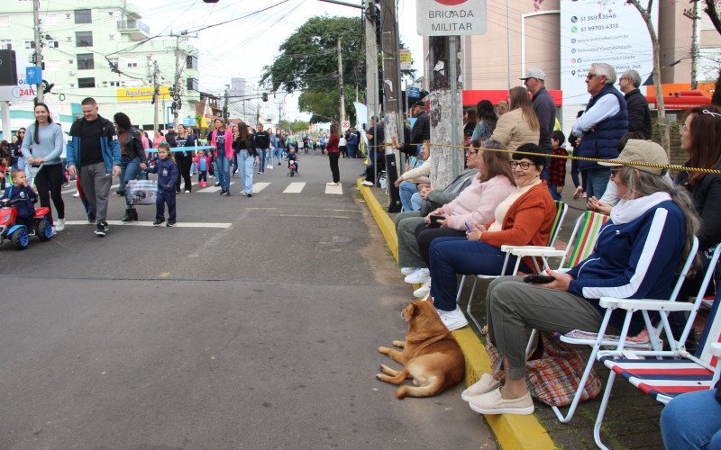 Desfile em Campo Bom teve presença do cachorro caramelo | abc+