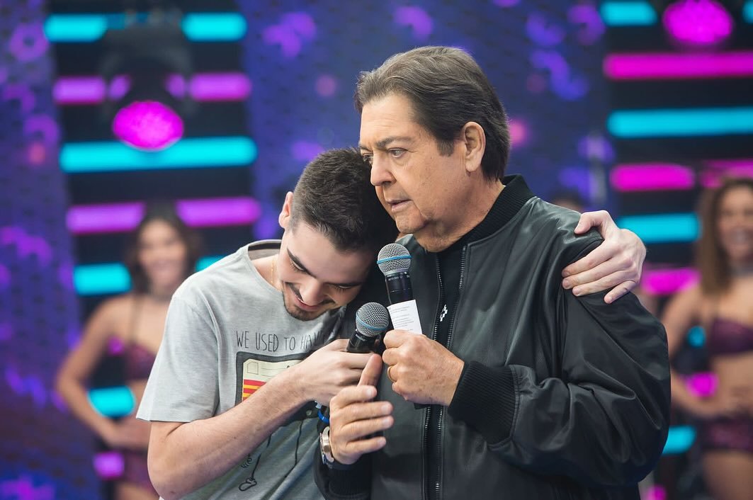 FAUSTÃO: João Silva fala sobre saúde do pai após novo transplante