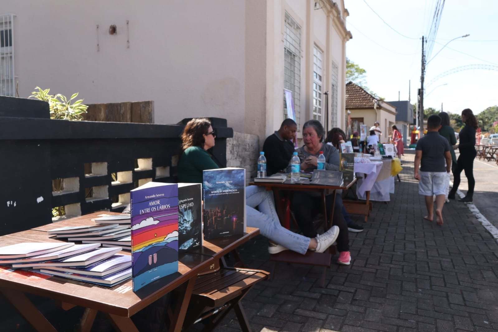 Festival Literário reúne escritores, música e debates; saiba mais sobre evento gratuito deste domingo
