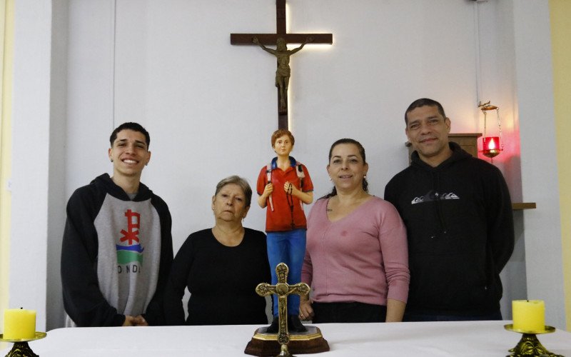 Lucas (à esquerda), Salete, Luciana e Juliano celebram canonização de Carlo Acutis | abc+