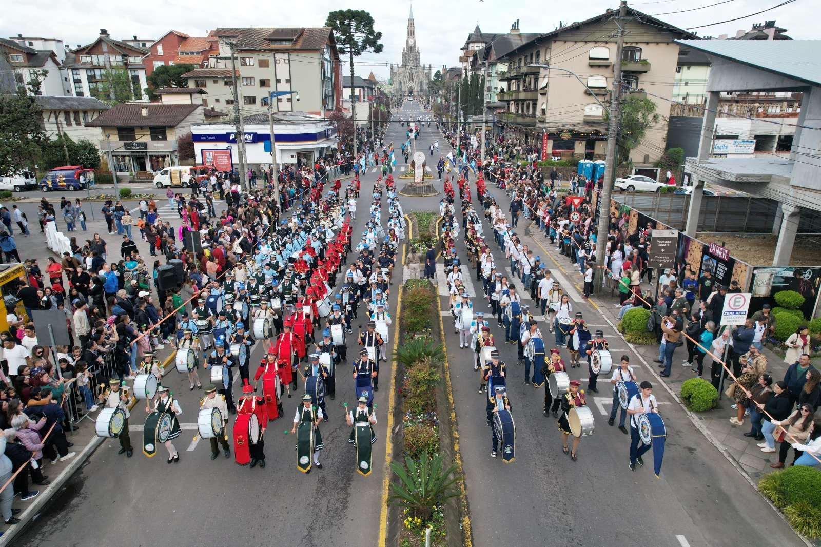 Com 56 alas, veja como foi o desfile de 7 de setembro em Canela