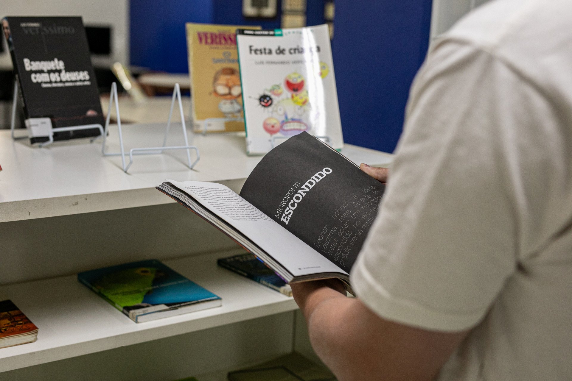 Exposição literária na Biblioteca Municipal de Canoas lembra a obra de Luis Fernando Verissimo