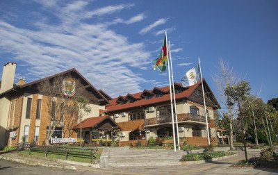 Veja como ficam os atendimentos das prefeituras de Gramado e Canela durante o carnaval