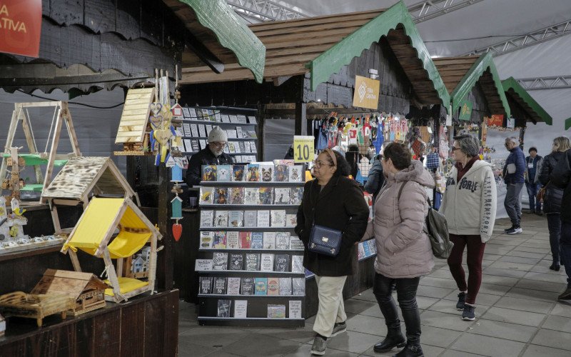 Praça Major Nicoletti recebe exposições e feira criativa e abrigará atividades da Feira do Livro
