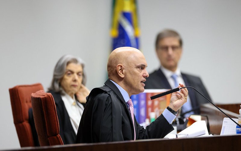 Alexandre de Moraes durante terceiro dia do julgamento do núcleo 1 da trama golpista, que inclui o ex-presidente Jair Bolsonaro e o coloca como líder de organização criminosa | abc+