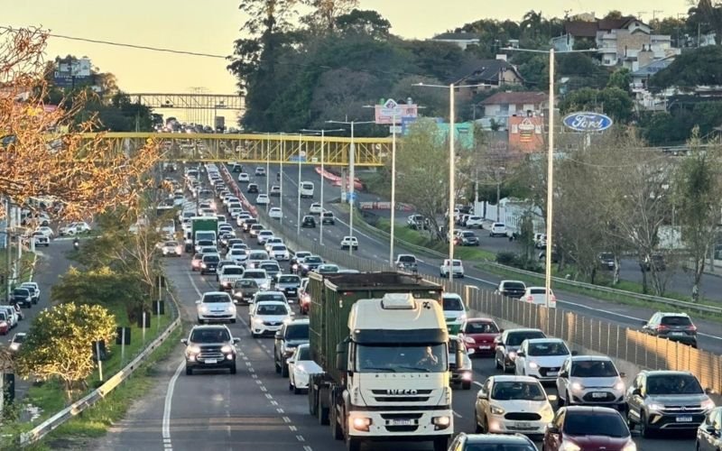 VÍDEO: Obras causam congestionamento na BR-116 em Novo Hamburgo