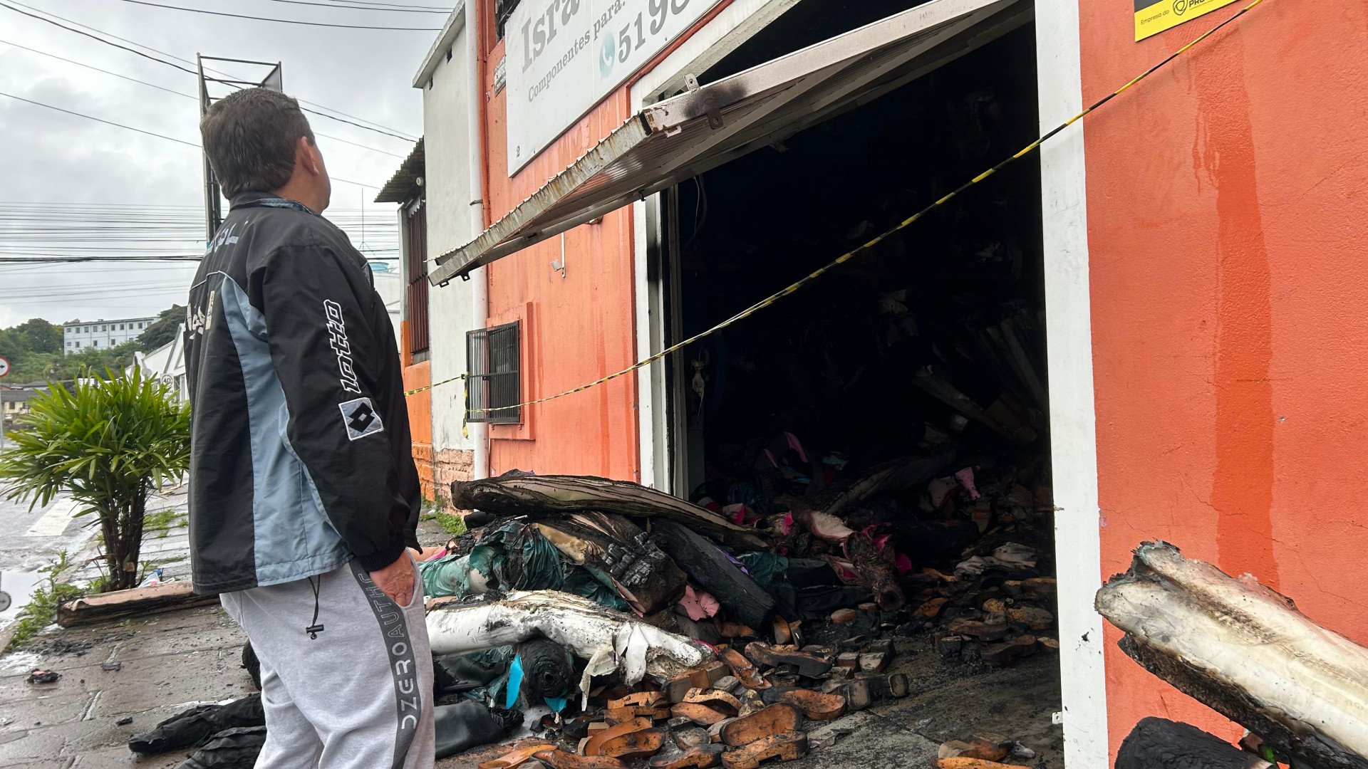 Fogo atinge empresa de componentes para calçados em Novo Hamburgo; suspeita é de incêndio criminoso