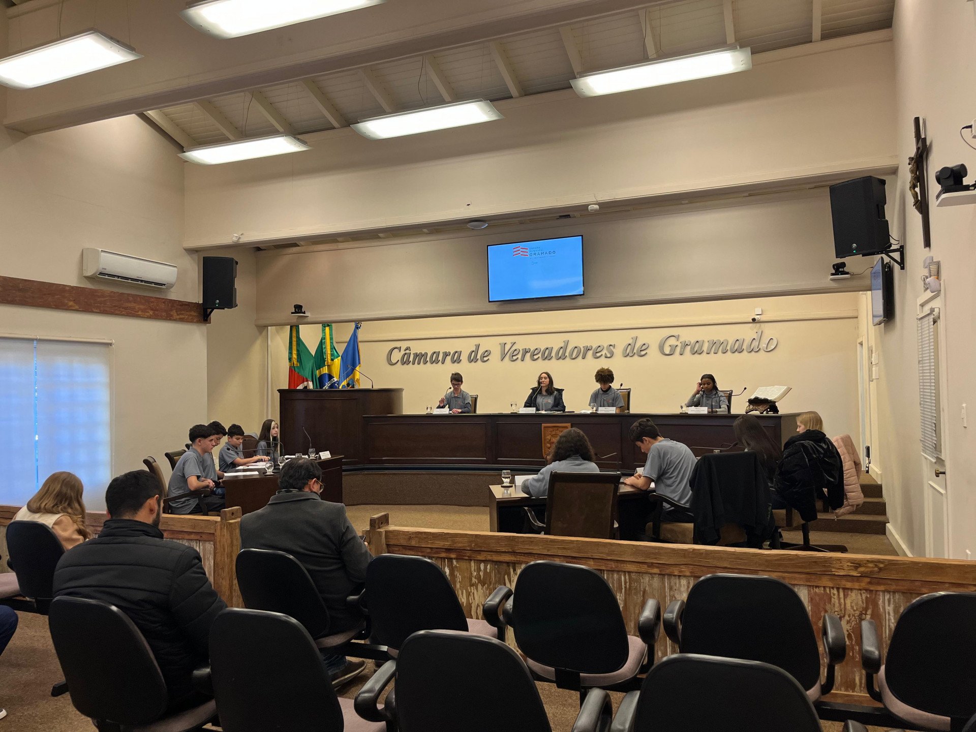 Câmara de Gramado aprova projetos de lei que foram propostos pelos vereadores mirins