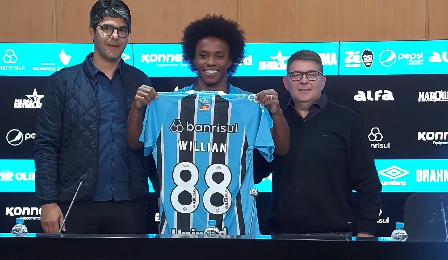 Meia Willian é apresentado pelo Grêmio e projeta estreia no Gre-Nal