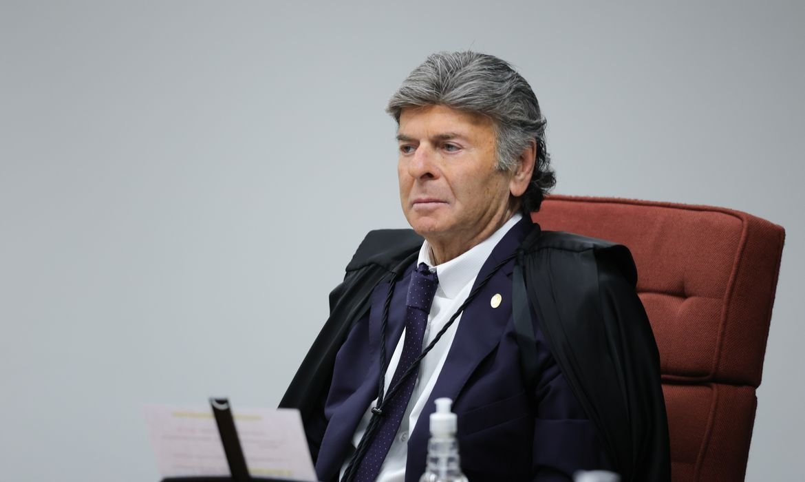 Julgamento de Bolsonaro: A reação de Fux em sessão permeada por piadas e recados sobre seu voto