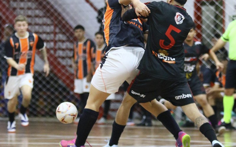 Copa São Léo de Futsal teve três partidas no Ginásio Bigornão na segunda-feira (8)