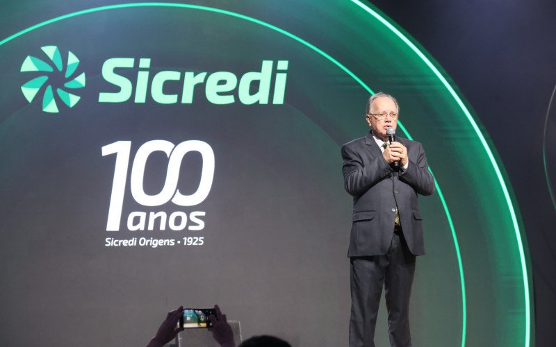 Presidente Ronaldo Sielichow durante jantar de celebra&ccedil;&atilde;o dos 100 anos | abc+