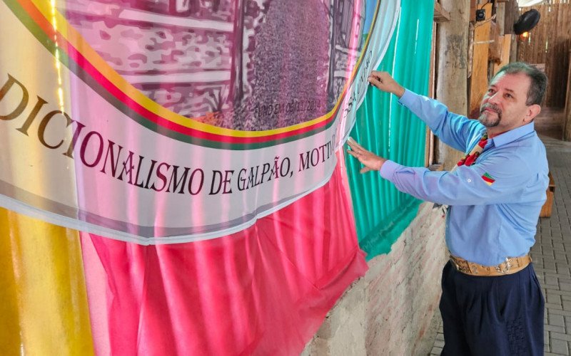 Presidente da Agap, João Ribeiro, nos últimos preparativos para os festejos no Parque do Trabalhador