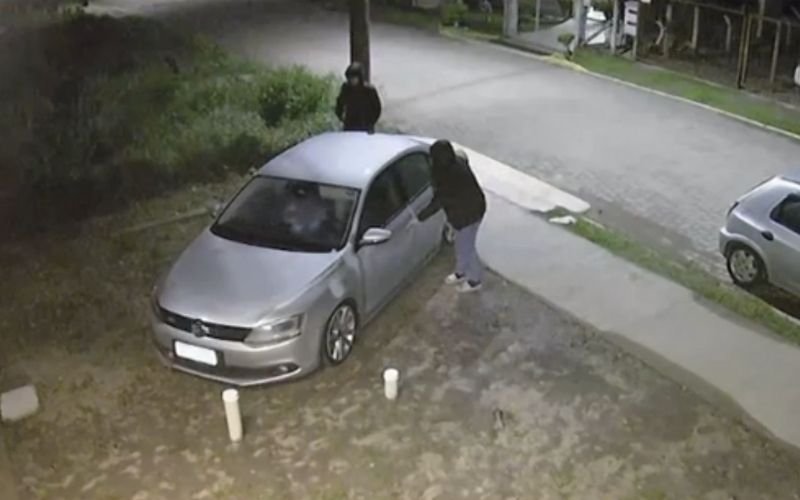 VÍDEO: Casal tem carro furtado poucos meses após ter casa assaltada no Vale do Sinos
