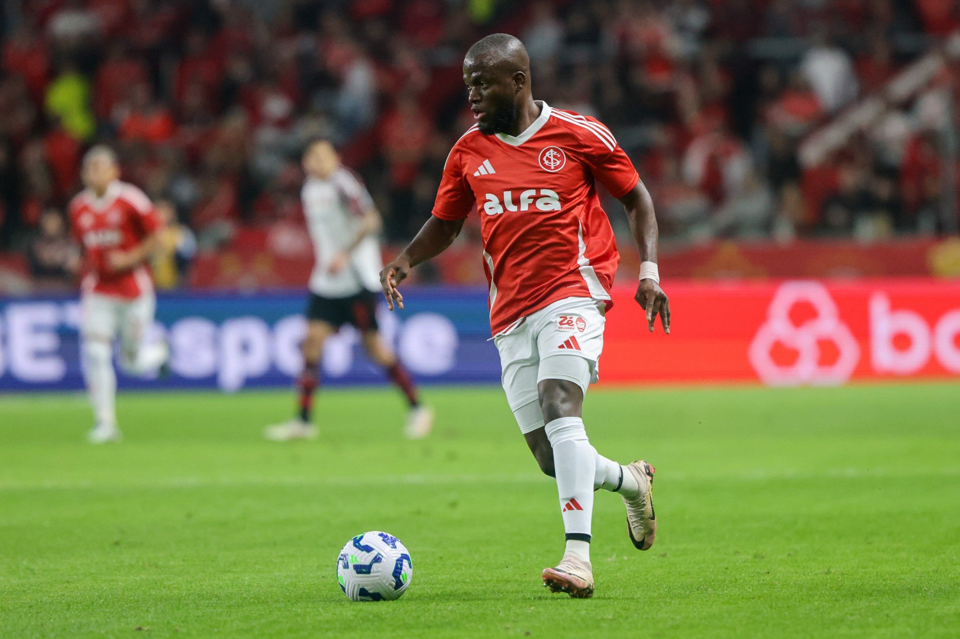 Inter acerta saída do Valencia, que vai para o futebol mexicano