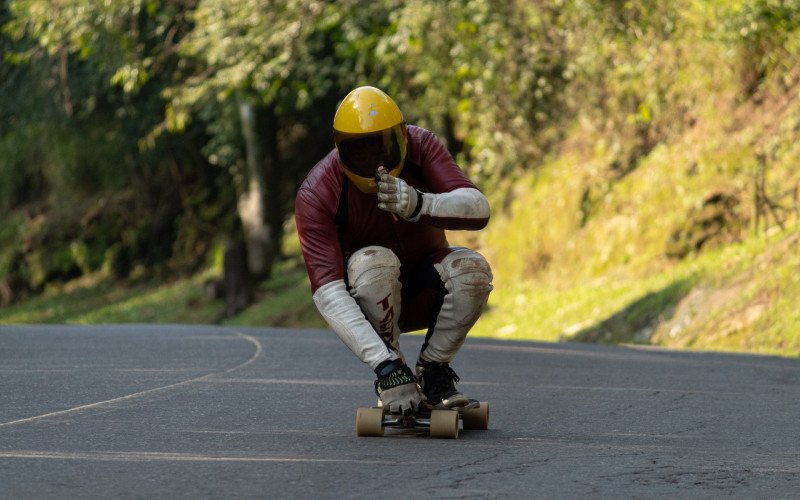 Competição de skate downhill ocorre neste fim de semana em Lomba Grande
