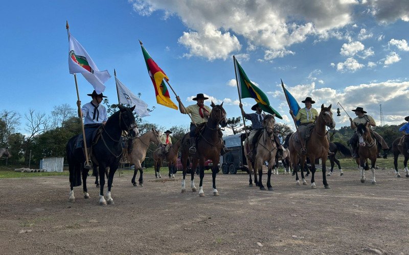 Desfile marcou abertura oficial dos Festejos Farroupilhas do Paranhana nesta quinta-feira (11)  | abc+