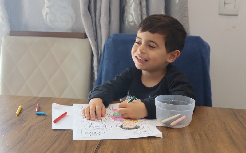 Bento colorindo desenhos de Carlo Acutis | abc+