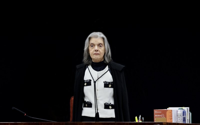 Grupo liderado por Bolsonaro planejou ataque progressivo, sistemático a instituições, diz Cármen Lúcia