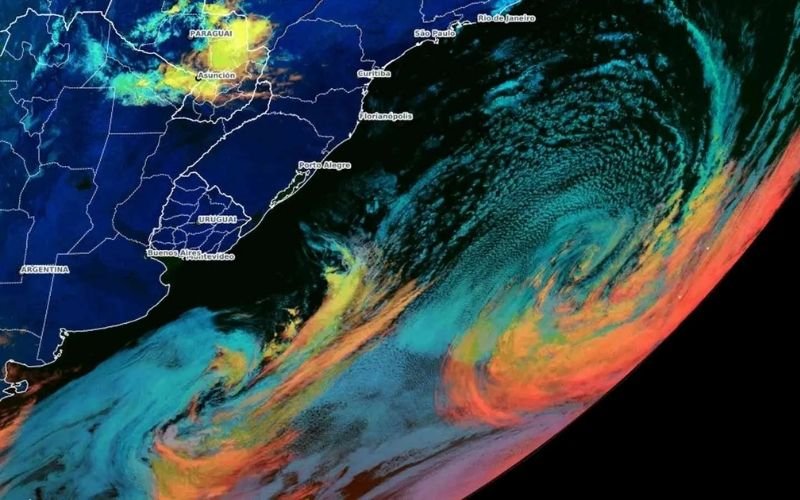 CICLONE: Dois sistemas chamam atenção no Atlântico; saiba se o Brasil pode ser afetado
