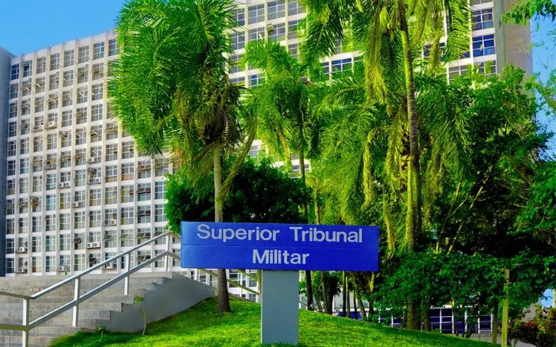 Supremo Tribunal Militar vai julgar perda de patente de Bolsonaro e militares condenados
