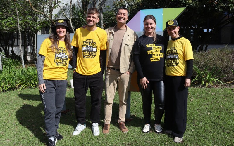 Voluntária Michele Kupsinskii, coordenadores Eduardo Reis e Dionisio Hatzenberger, voluntárias Viviane Gomes e Maristela Mewius. | abc+
