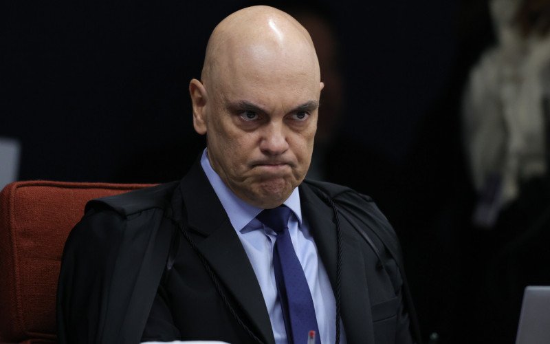 Senador colherá assinaturas para CPI sobre contrato de Master com mulher de Moraes | abc+