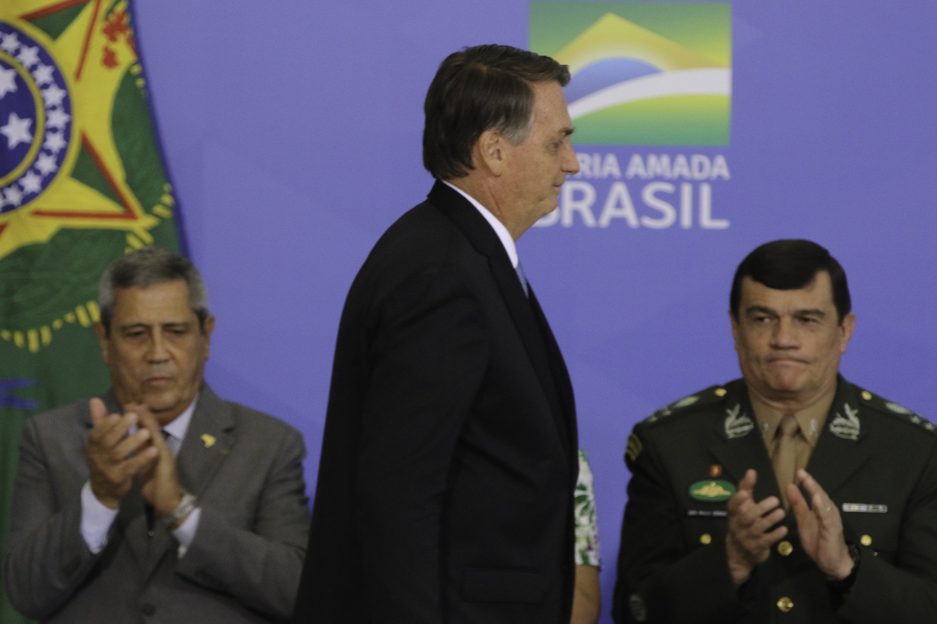 Defesa de Bolsonaro diz que penas são "absurdamente excessivas"