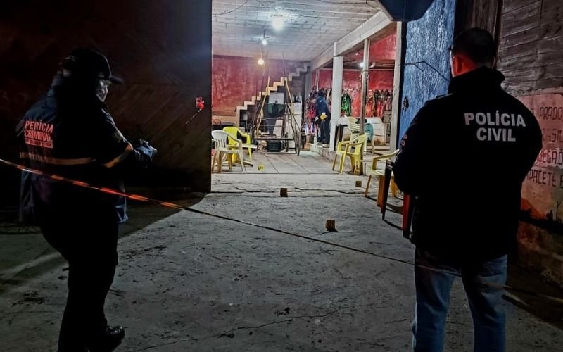 Atiradores invadem confraternização no litoral norte; dois homens morrem e outros dois ficam feridos